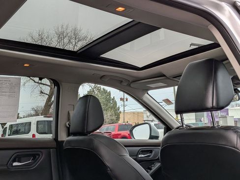 Used 2023 Nissan Rogue SV w/ SV Premium B Package image 21