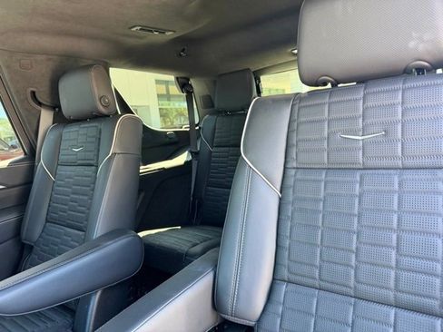 Certified 2025 Cadillac Escalade Sport Platinum w/ LPO, ONYX Package AWD/4WD image 14