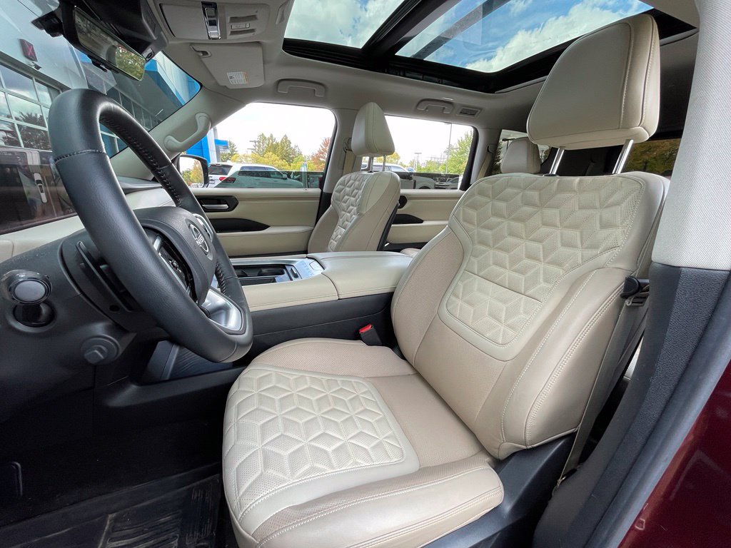 Used 2025 Nissan Armada Platinum RWD image 24