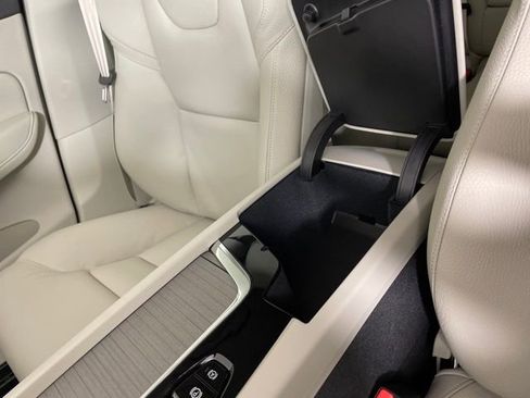 Certified 2024 Volvo XC60 T8 Plus w/ Protection Package AWD/4WD image 29