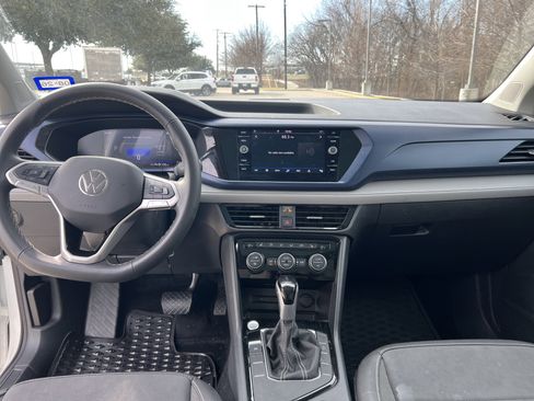 Certified 2024 Volkswagen Taos SE w/ Panoramic Sunroof Package image 27