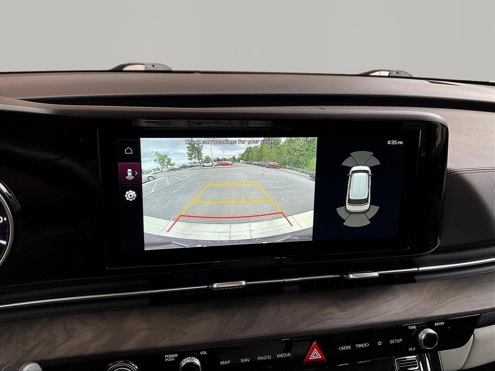 Used 2024 Kia Carnival EX FWD image 14