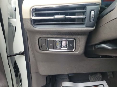 Certified 2024 Lincoln Corsair AWD image 40