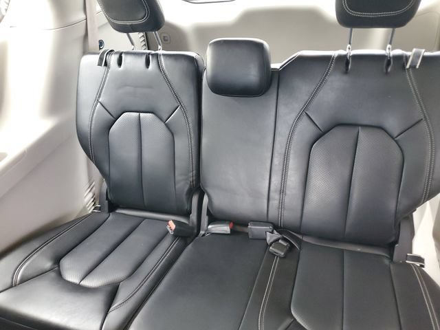 Used 2023 Chrysler Pacifica Touring-L FWD image 10