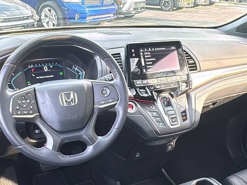 Used 2023 Honda Odyssey Sport image 12