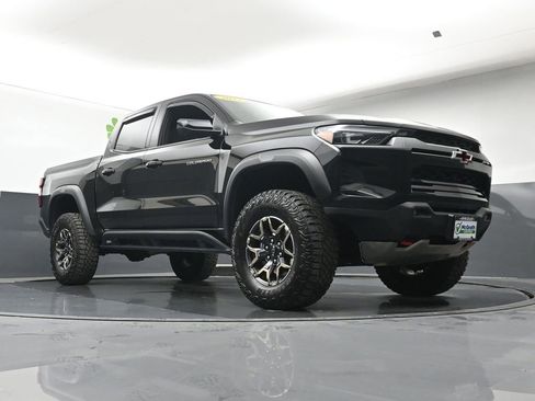 Used 2023 Chevrolet Colorado ZR2 w/ ZR2 Convenience Package III AWD/4WD image 23