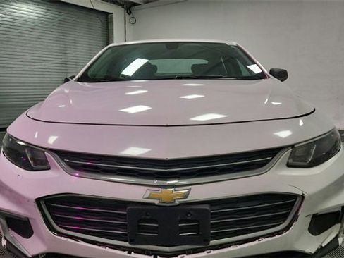 Used 2017 Chevrolet Malibu LS image 3