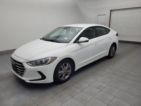 Used 2017 Hyundai Elantra SE FWD image 2