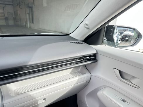 Used 2025 Hyundai Kona SEL image 35