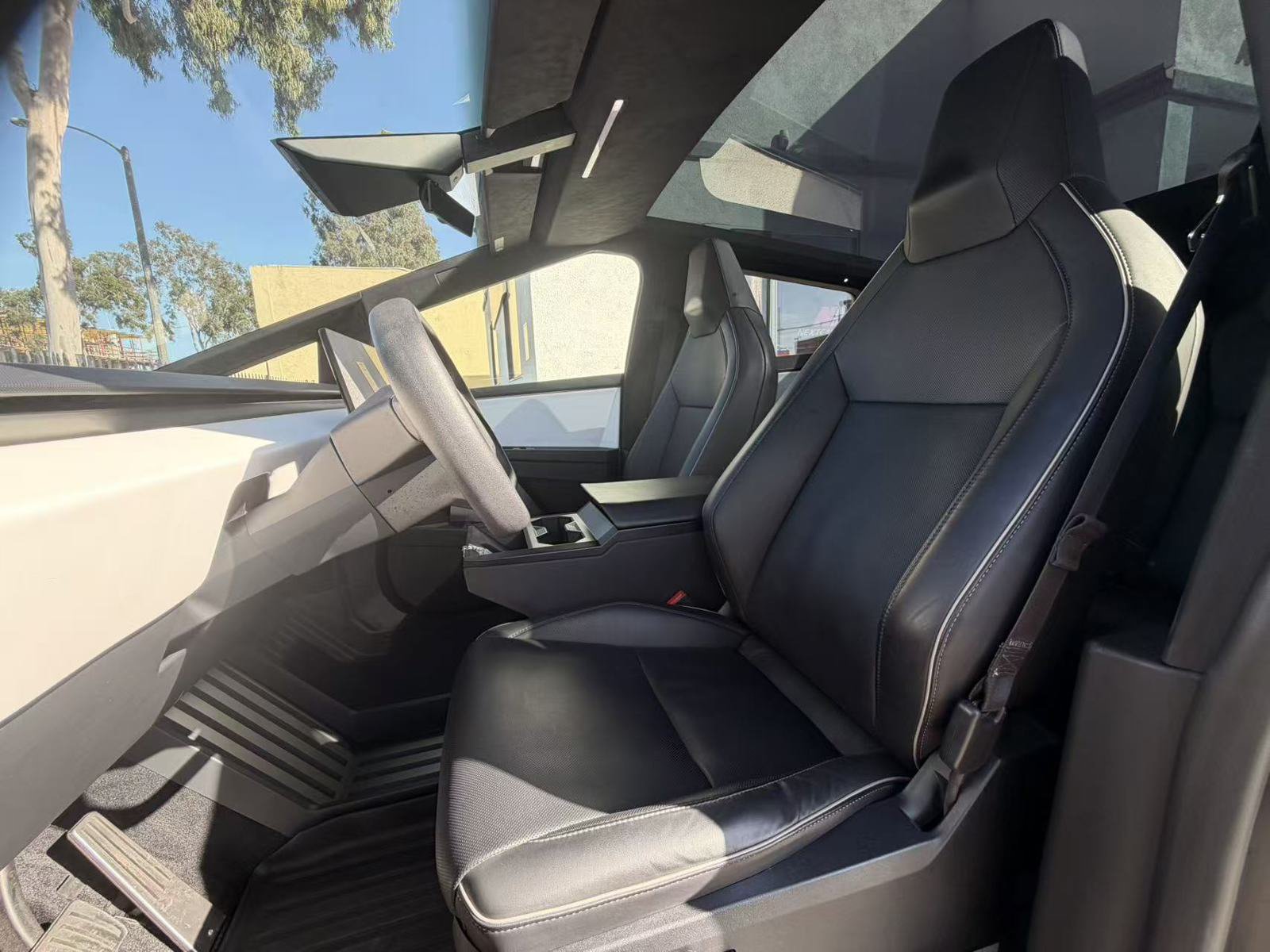 Used 2024 Tesla Cybertruck AWD Crew Cab image 8