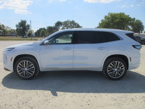 New 2026 Buick Enclave Avenir w/ Super Cruise Package image 9