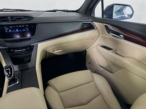 Used 2018 Cadillac XT5 Luxury w/ Driver Awareness Package AWD/4WD image 31