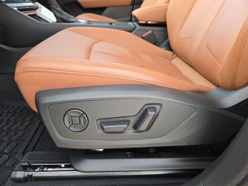 Used 2025 Audi Q3 2.0T Premium w/ Convenience Package image 17