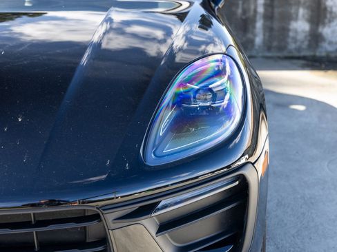 Certified 2025 Porsche Macan image 16