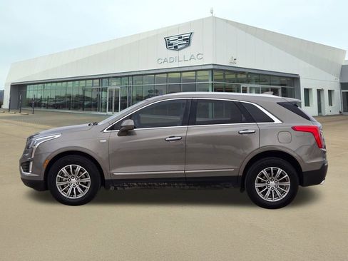 Used 2018 Cadillac XT5 Luxury w/ Driver Awareness Package image 3