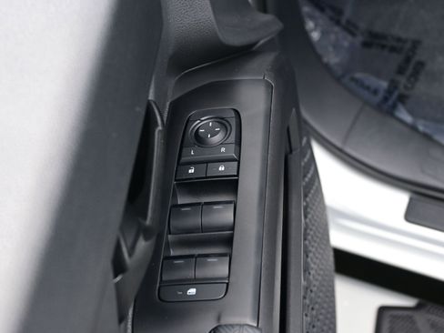 Used 2025 Toyota Tacoma SR5 AWD/4WD image 10