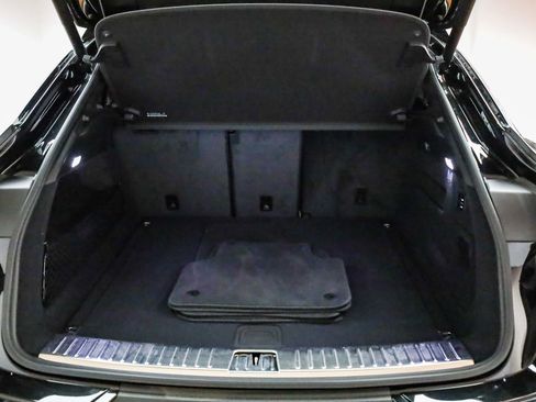 Used 2025 Porsche Cayenne image 30