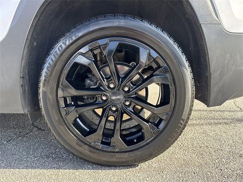 Used 2021 GMC Terrain SLE w/ Elevation Edition image 19