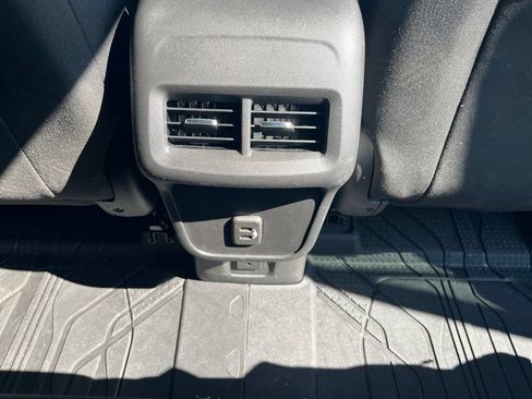 Used 2022 Chevrolet Equinox LT FWD image 16