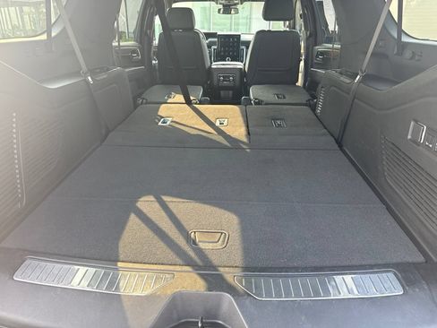 Used 2025 GMC Yukon XL Denali AWD/4WD image 24