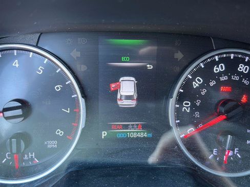 Used 2020 Toyota RAV4 LE w/ Carpet Mat Package AWD/4WD image 5
