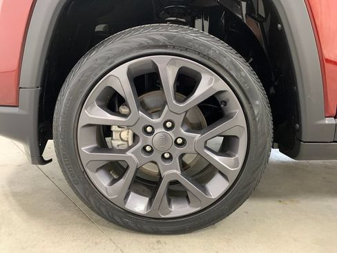 Used 2021 Jeep Compass Latitude AWD/4WD image 2