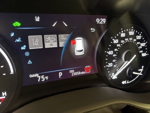 Used 2025 Toyota Sienna LE image 32