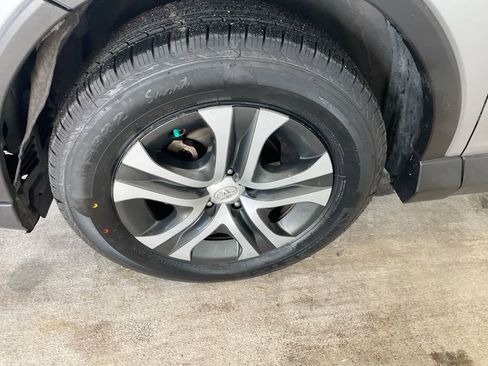 Used 2018 Toyota RAV4 LE image 10