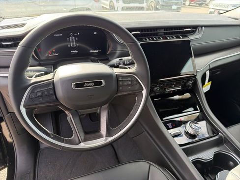 New 2025 Jeep Grand Cherokee Limited image 12