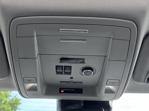 Used 2020 Chevrolet Suburban LT AWD/4WD image 31