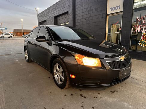 Used 2014 Chevrolet Cruze LT image 2