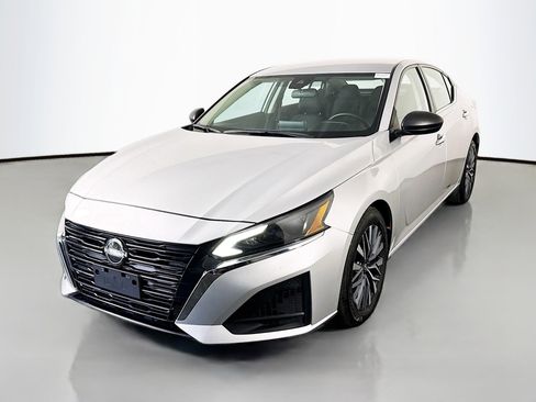 Used 2024 Nissan Altima 2.5 SV image 4
