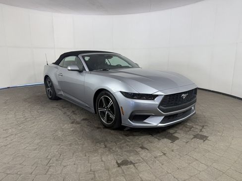Used 2025 Ford Mustang Premium RWD image 9
