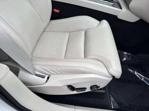 Used 2024 Volvo XC90 T8 Ultimate w/ Lounge Package image 12