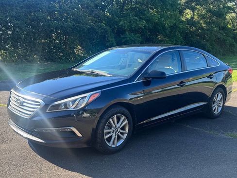 Used 2015 Hyundai Sonata SE w/ Option Group 09 FWD image 4