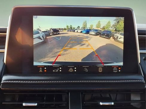 Used 2023 Chevrolet Suburban Premier w/ Advanced Technology Package AWD/4WD image 22