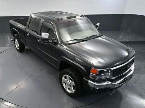 Used 2004 GMC Sierra 2500 SLT w/ Heavy-Duty Power Package image 55