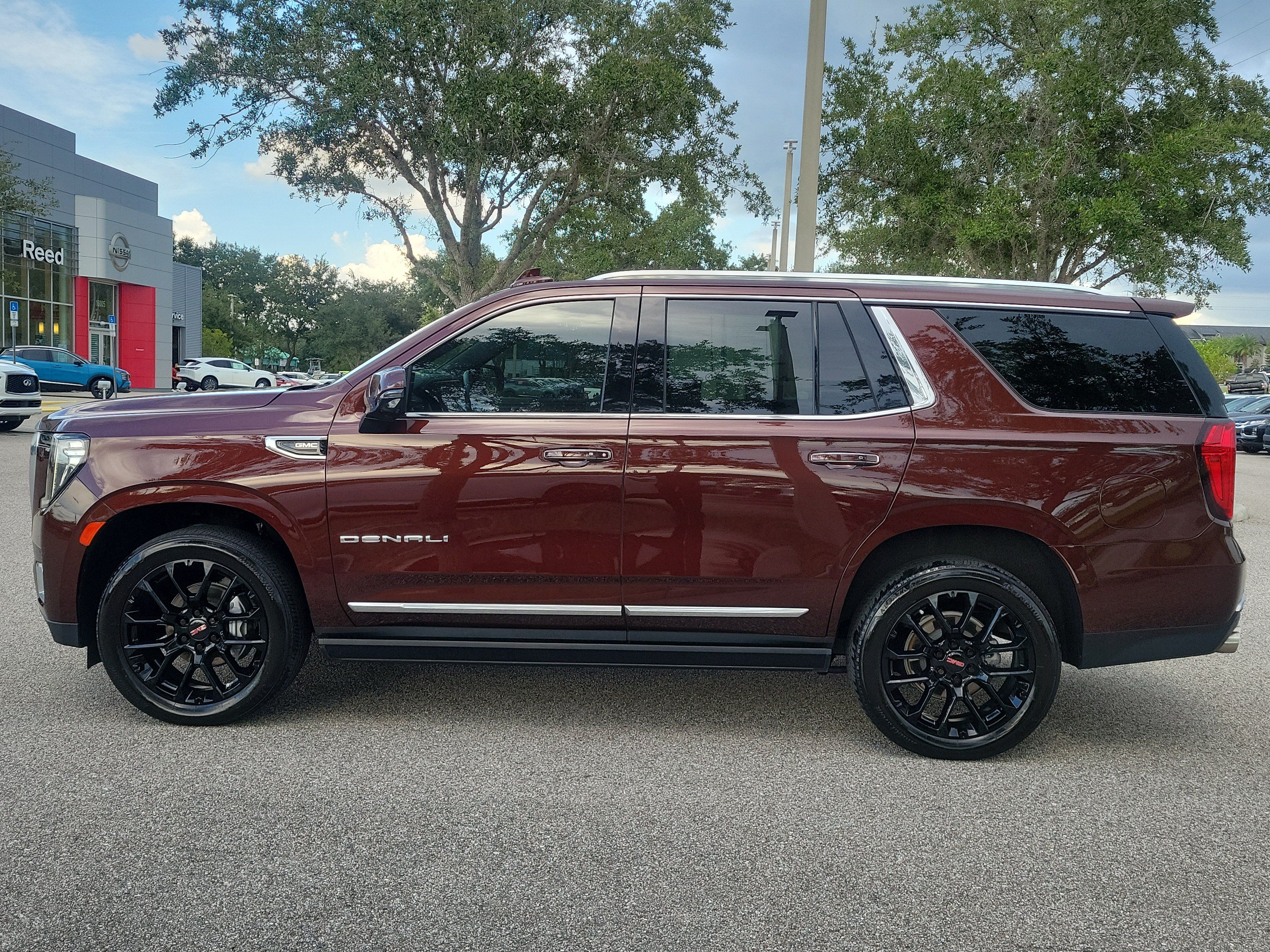 Used 2022 GMC Yukon Denali AWD/4WD image 9