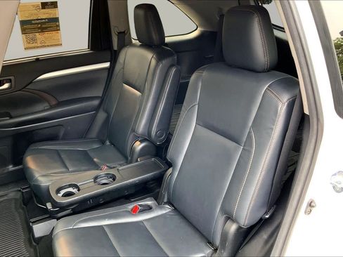 Used 2018 Toyota Highlander XLE AWD/4WD image 21