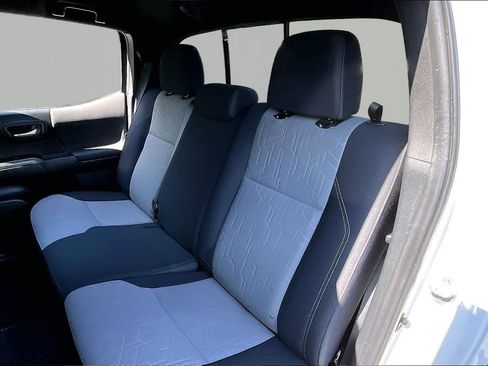 Used 2023 Toyota Tacoma TRD Off-Road w/ Technology Package AWD/4WD image 18