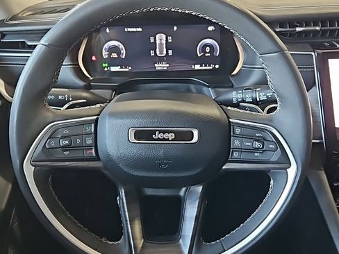 Used 2024 Jeep Grand Cherokee Limited image 35