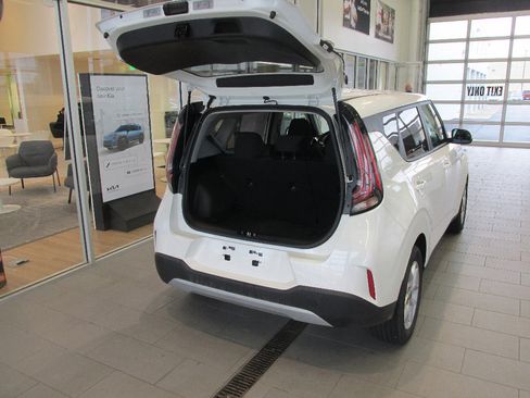 Used 2025 Kia Soul LX w/ LX Technology Package image 28