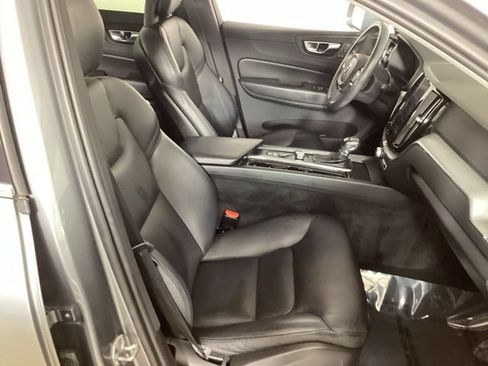Used 2018 Volvo XC60 T5 Momentum w/ Vision Package AWD/4WD image 36