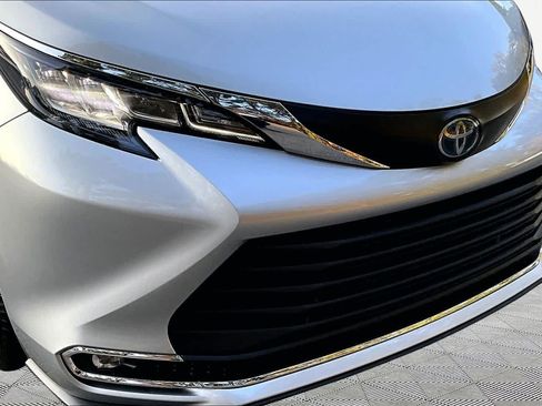 Certified 2023 Toyota Sienna XLE FWD image 30