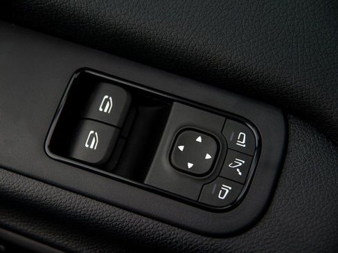 Used 2025 Mercedes-Benz Sprinter 2500 image 24