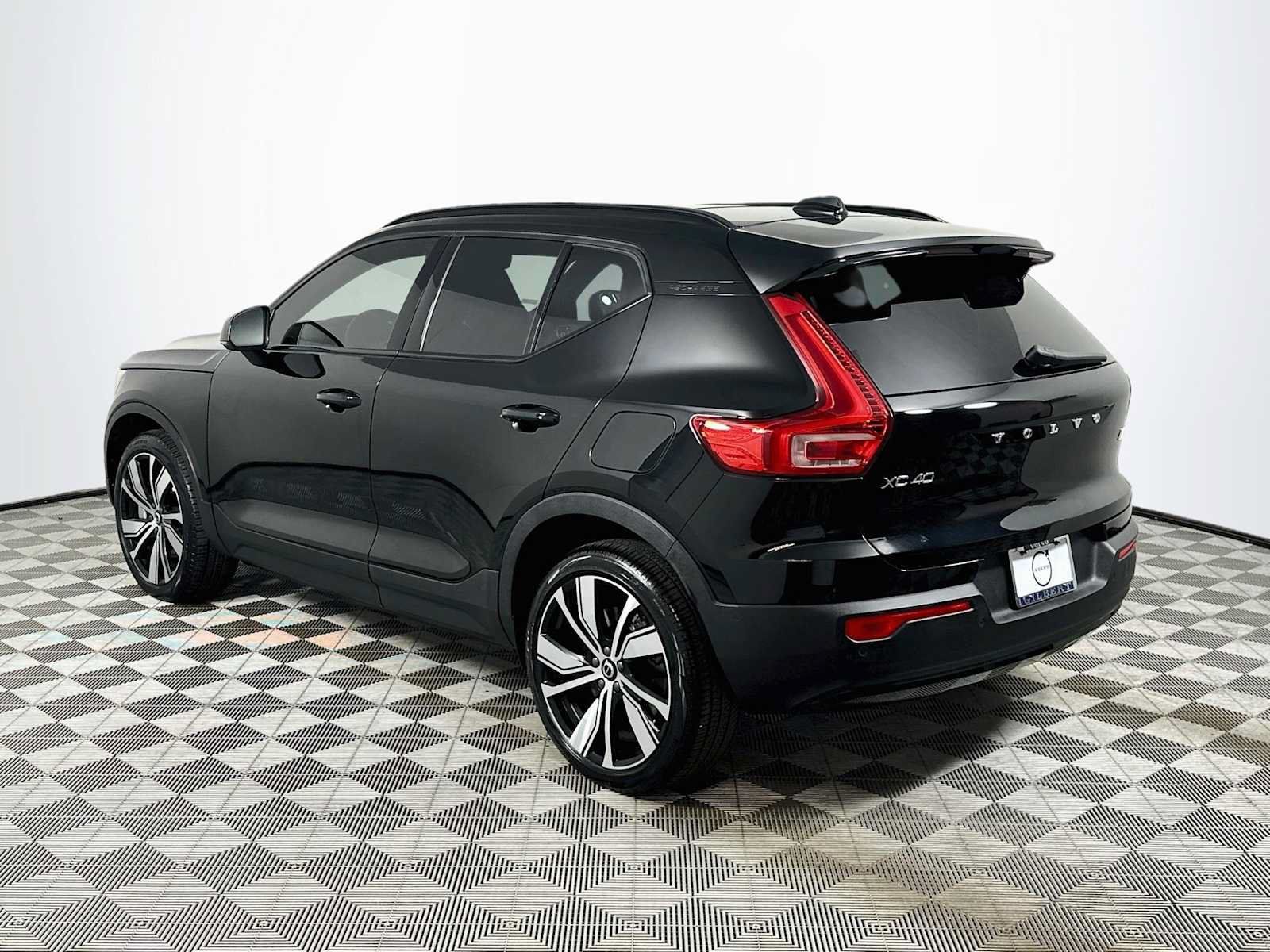 Used 2022 Volvo XC40 P8 Recharge Plus AWD/4WD image 5