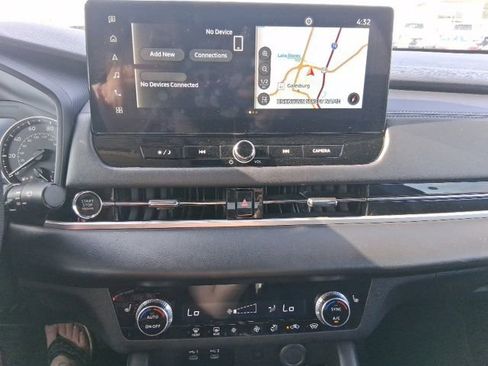 Used 2025 Mitsubishi Outlander SE image 26