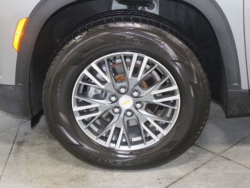 Used 2024 Chevrolet Traverse LT image 18