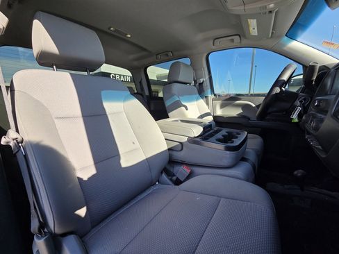 Used 2018 Chevrolet Silverado 1500 Custom w/ Custom Value Package image 29