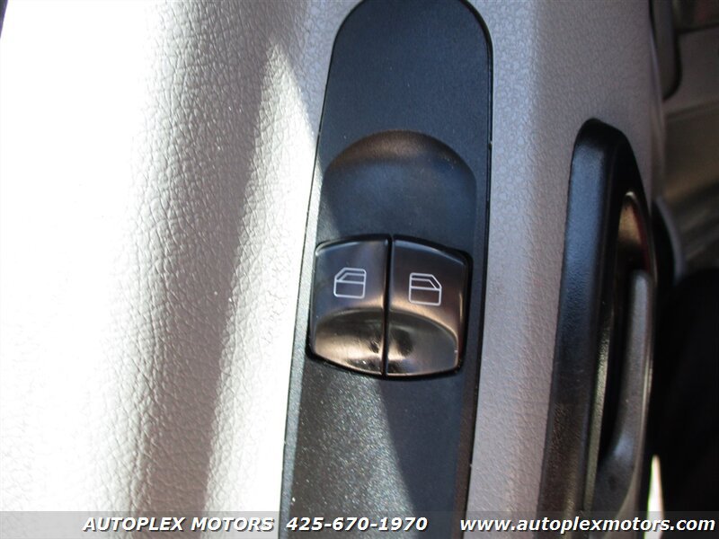 Used 2016 Mercedes-Benz Sprinter 2500 image 21